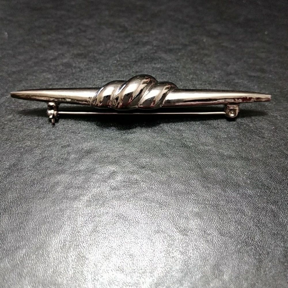 Silver tone long pointy pin brooch - Picture 4 of 7